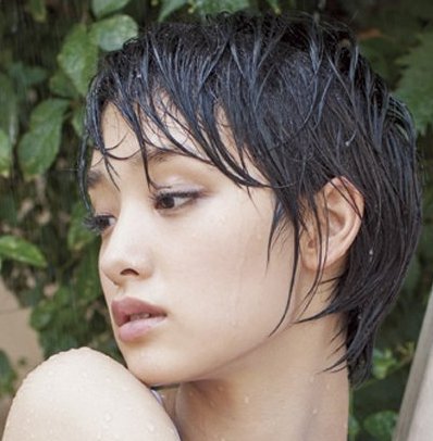 武井咲 16年 カレンダー きりりとした表情 素敵な女優ダイアリー